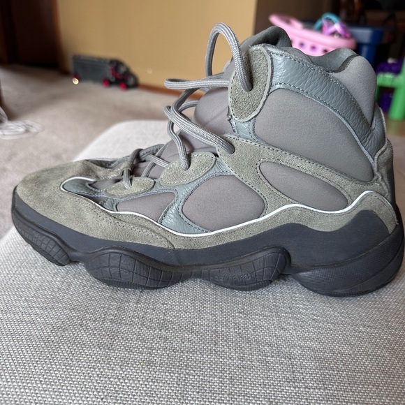 Yeezy 500 - Picture 12 of 14